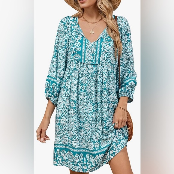Dresses & Skirts - Green & white Boho Floral Mini dress